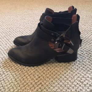 Jeffrey Campbell black cut out boots! Size 7